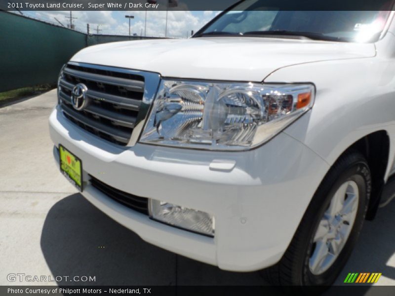 Super White / Dark Gray 2011 Toyota Land Cruiser