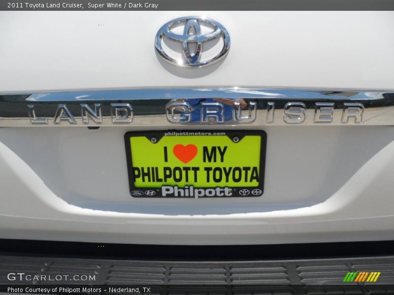 Super White / Dark Gray 2011 Toyota Land Cruiser
