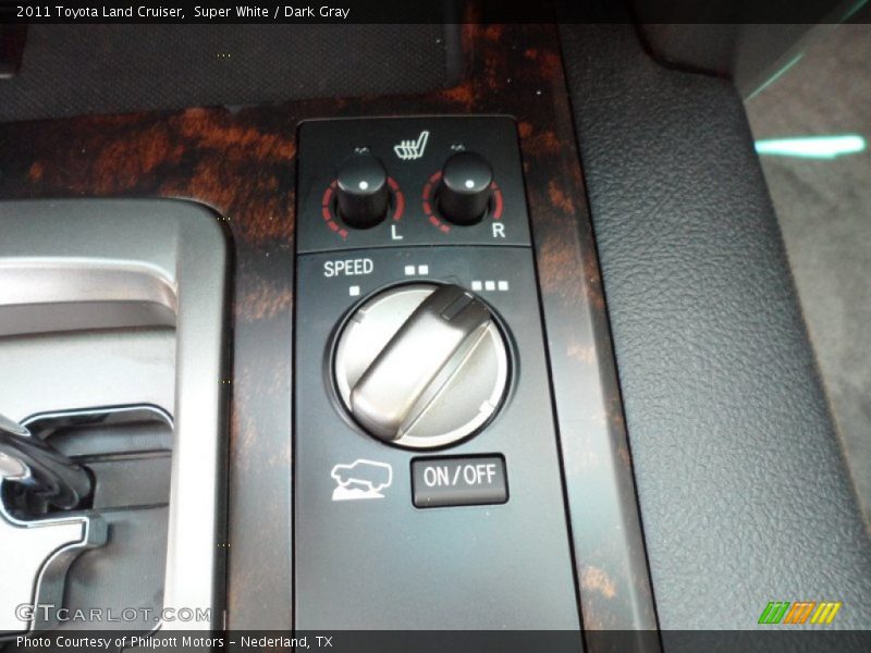 Super White / Dark Gray 2011 Toyota Land Cruiser