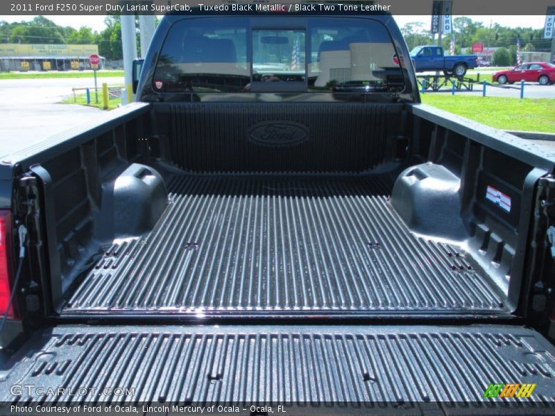 Tuxedo Black Metallic / Black Two Tone Leather 2011 Ford F250 Super Duty Lariat SuperCab