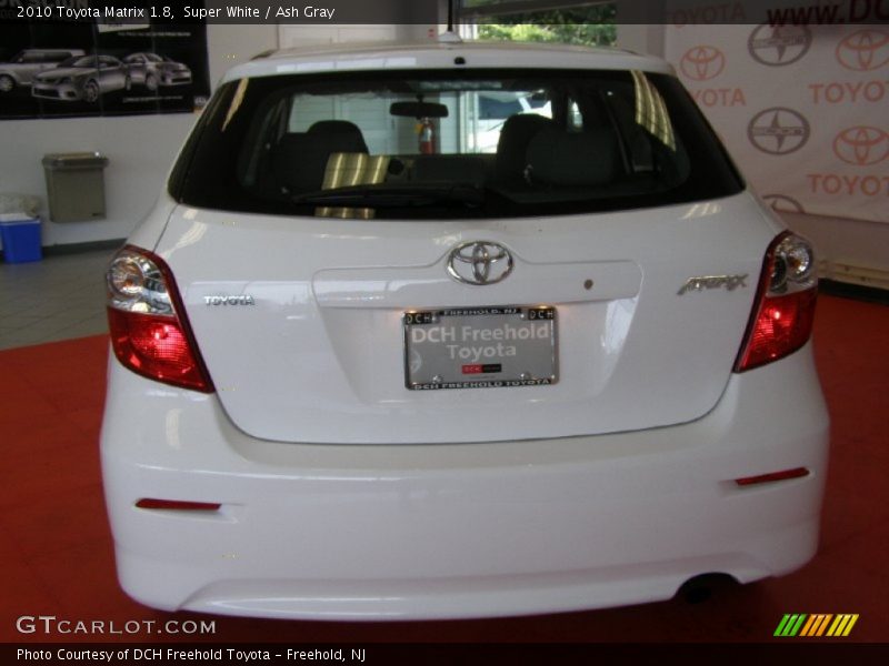 Super White / Ash Gray 2010 Toyota Matrix 1.8