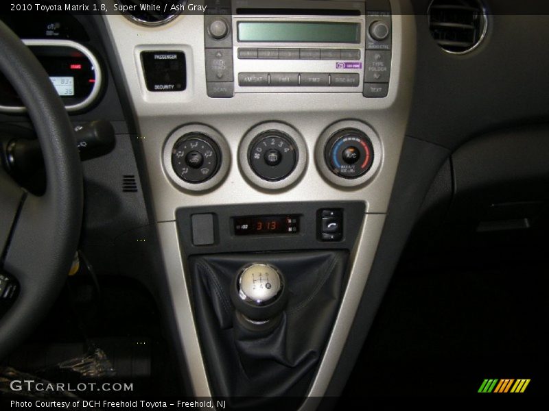 Super White / Ash Gray 2010 Toyota Matrix 1.8