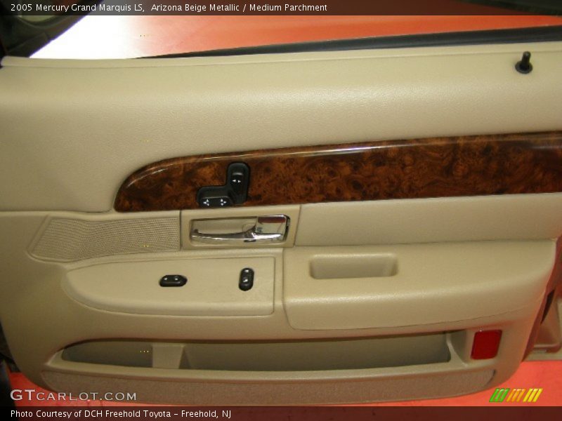 Arizona Beige Metallic / Medium Parchment 2005 Mercury Grand Marquis LS