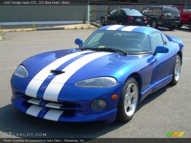 Front 3/4 View of 1997 Viper GTS