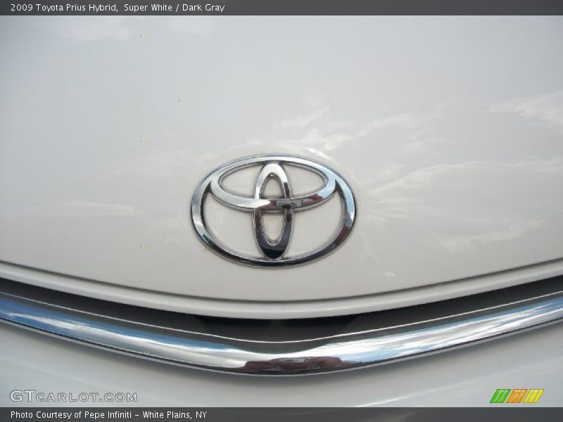 Super White / Dark Gray 2009 Toyota Prius Hybrid