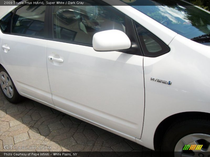 Super White / Dark Gray 2009 Toyota Prius Hybrid