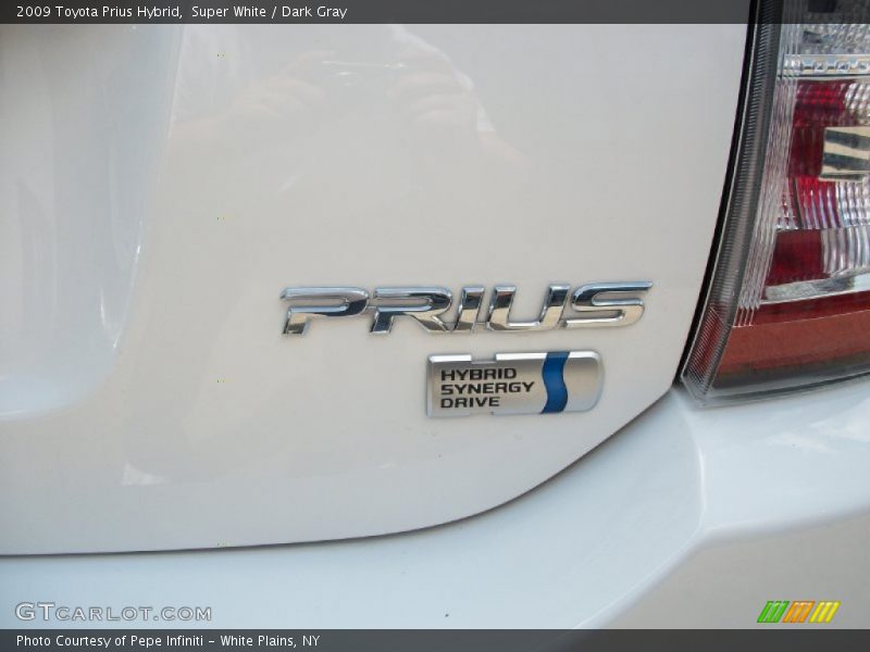Super White / Dark Gray 2009 Toyota Prius Hybrid