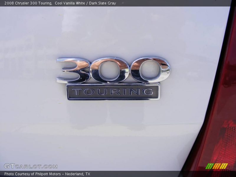Cool Vanilla White / Dark Slate Gray 2008 Chrysler 300 Touring