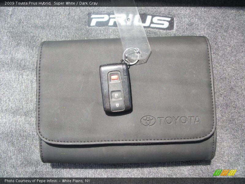 Super White / Dark Gray 2009 Toyota Prius Hybrid