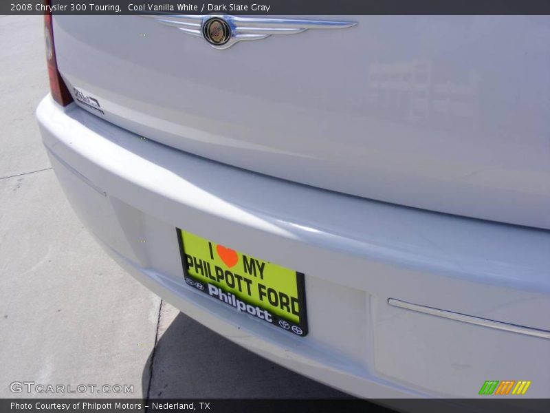 Cool Vanilla White / Dark Slate Gray 2008 Chrysler 300 Touring