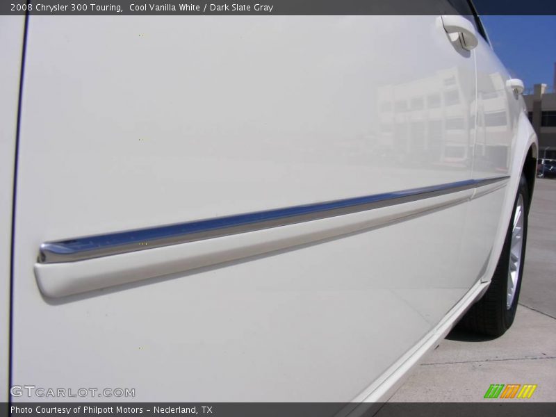 Cool Vanilla White / Dark Slate Gray 2008 Chrysler 300 Touring