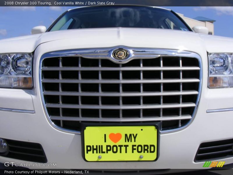 Cool Vanilla White / Dark Slate Gray 2008 Chrysler 300 Touring