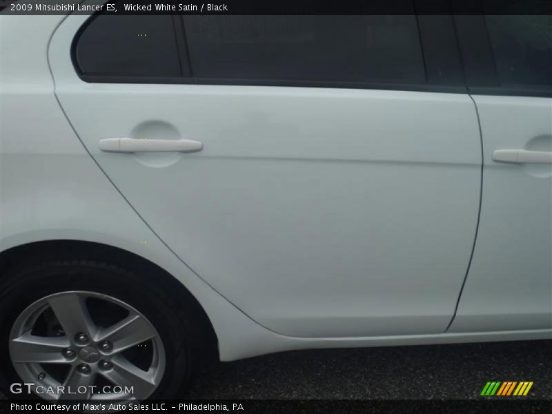 Wicked White Satin / Black 2009 Mitsubishi Lancer ES