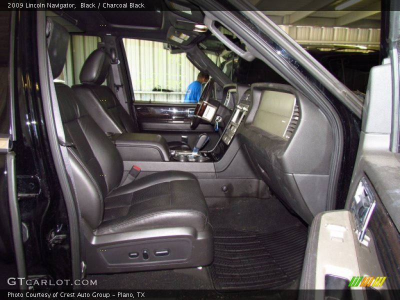 Black / Charcoal Black 2009 Lincoln Navigator