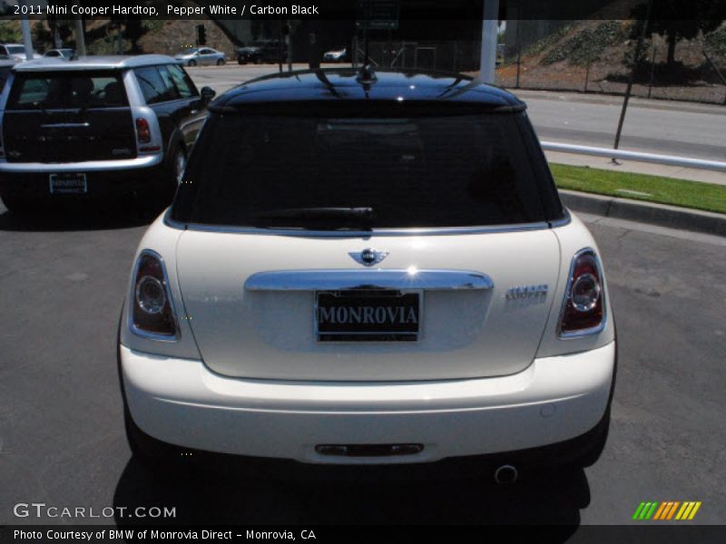 Pepper White / Carbon Black 2011 Mini Cooper Hardtop