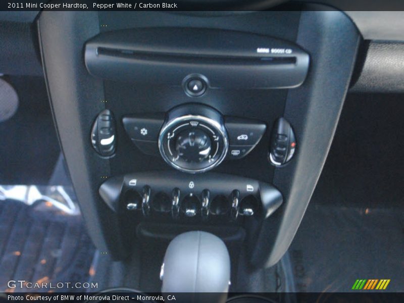 Pepper White / Carbon Black 2011 Mini Cooper Hardtop