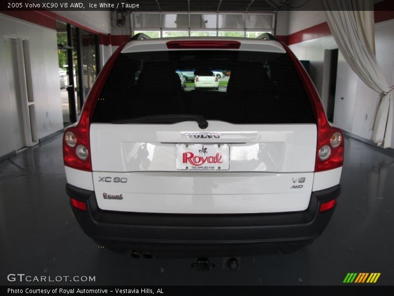 Ice White / Taupe 2005 Volvo XC90 V8 AWD