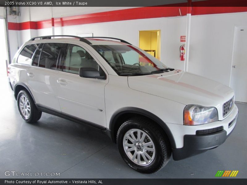Ice White / Taupe 2005 Volvo XC90 V8 AWD