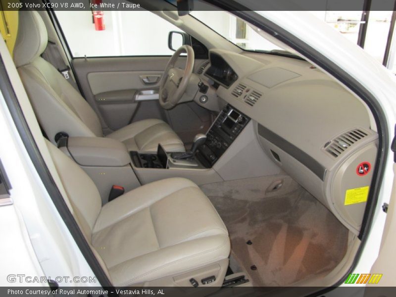 Ice White / Taupe 2005 Volvo XC90 V8 AWD