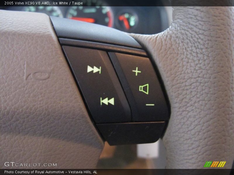 Ice White / Taupe 2005 Volvo XC90 V8 AWD