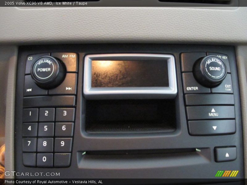Ice White / Taupe 2005 Volvo XC90 V8 AWD