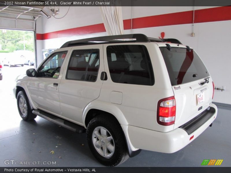 Glacier White Pearl / Charcoal 2002 Nissan Pathfinder SE 4x4