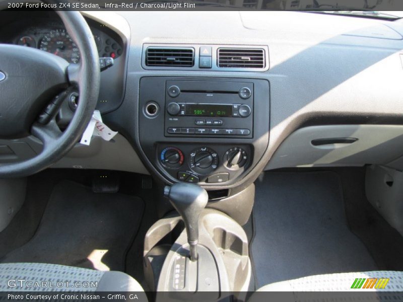Infra-Red / Charcoal/Light Flint 2007 Ford Focus ZX4 SE Sedan