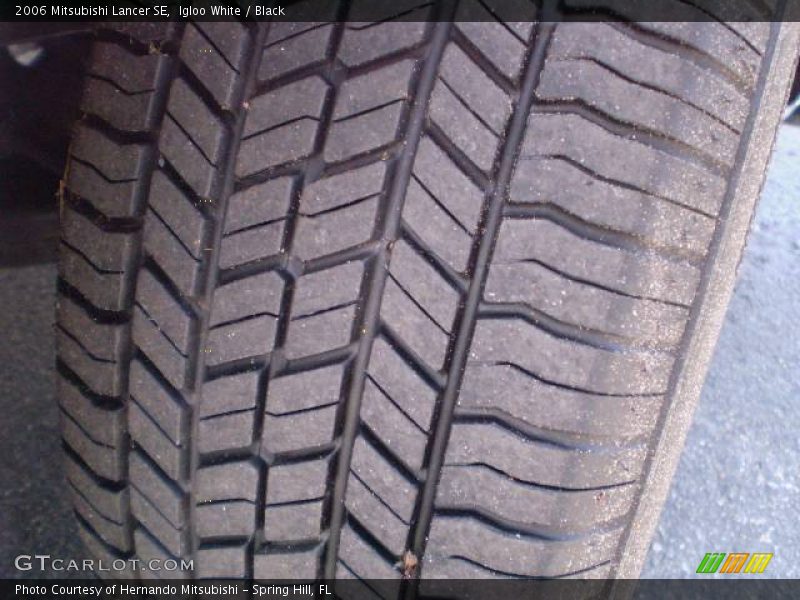 Igloo White / Black 2006 Mitsubishi Lancer SE