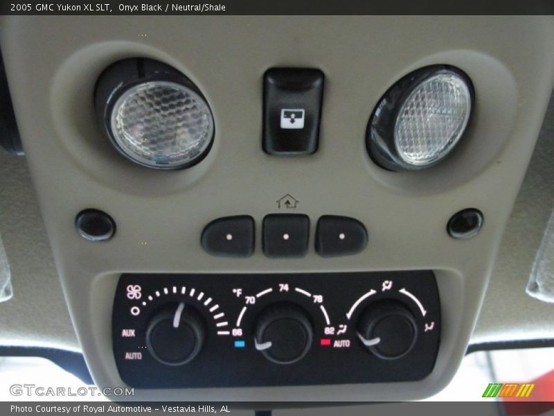 Onyx Black / Neutral/Shale 2005 GMC Yukon XL SLT
