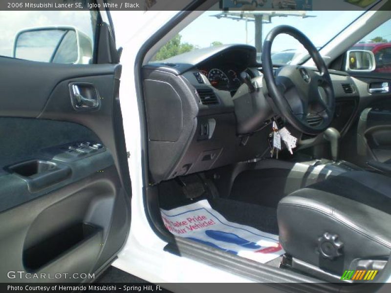 Igloo White / Black 2006 Mitsubishi Lancer SE