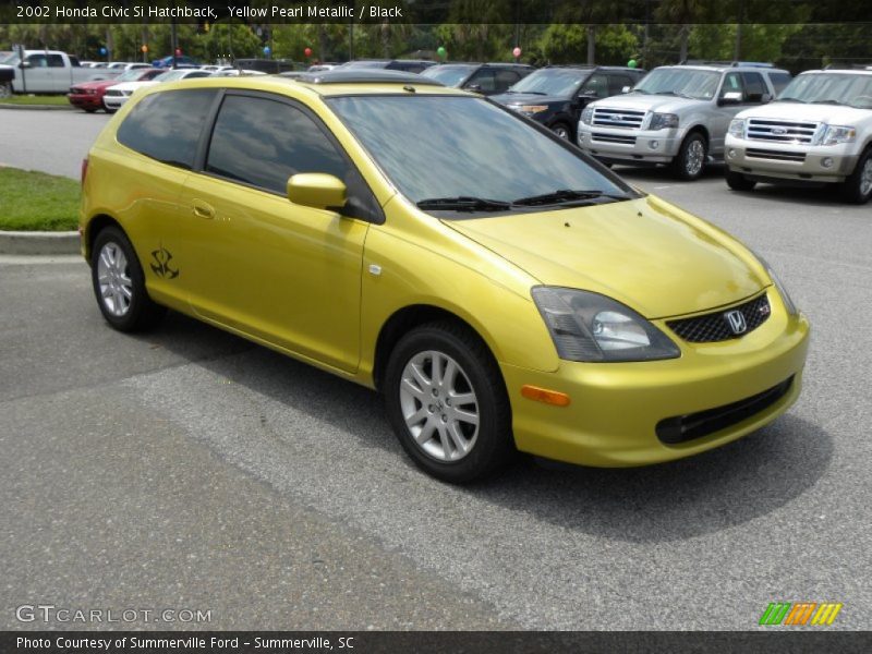 Front 3/4 View of 2002 Civic Si Hatchback