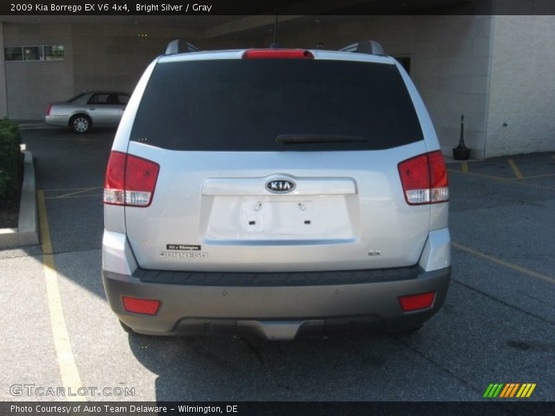 Bright Silver / Gray 2009 Kia Borrego EX V6 4x4