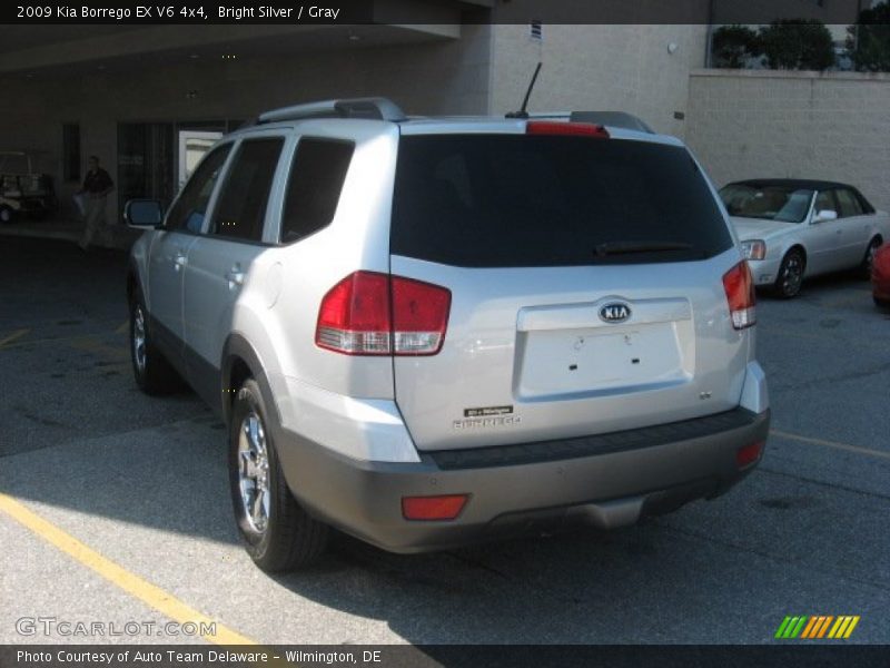 Bright Silver / Gray 2009 Kia Borrego EX V6 4x4