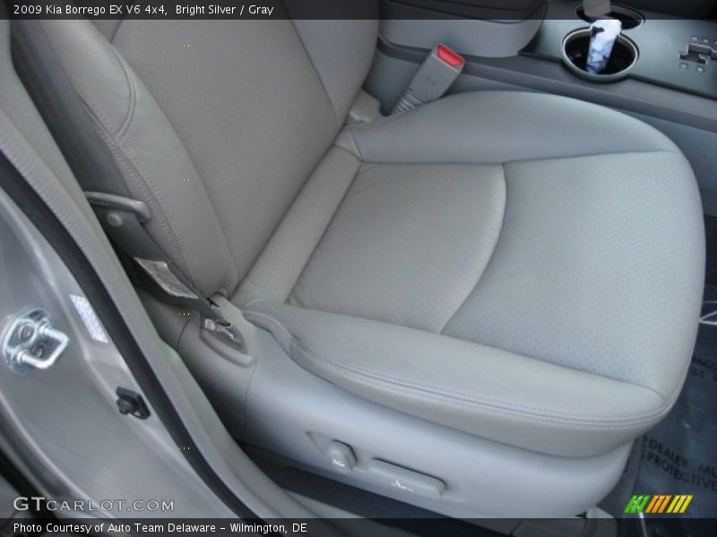 Bright Silver / Gray 2009 Kia Borrego EX V6 4x4