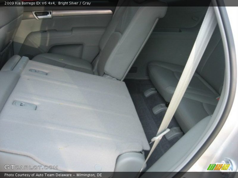 Bright Silver / Gray 2009 Kia Borrego EX V6 4x4