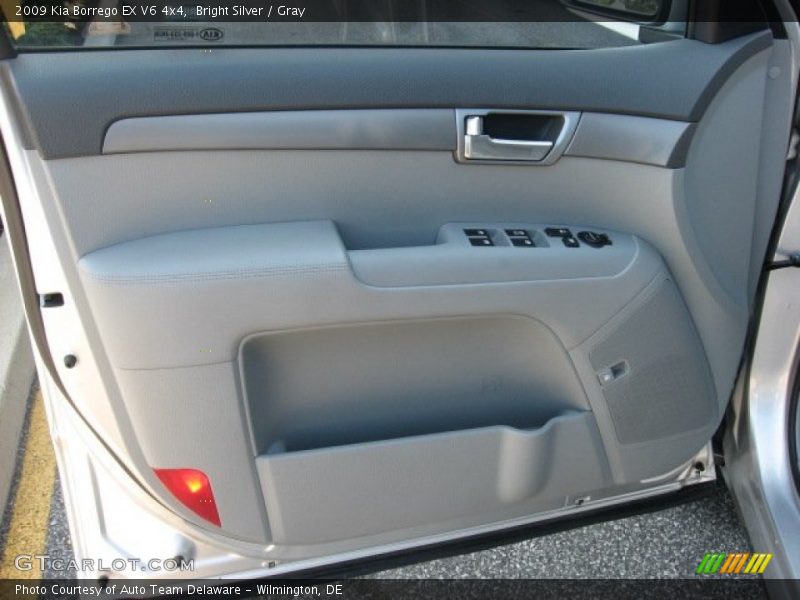 Bright Silver / Gray 2009 Kia Borrego EX V6 4x4