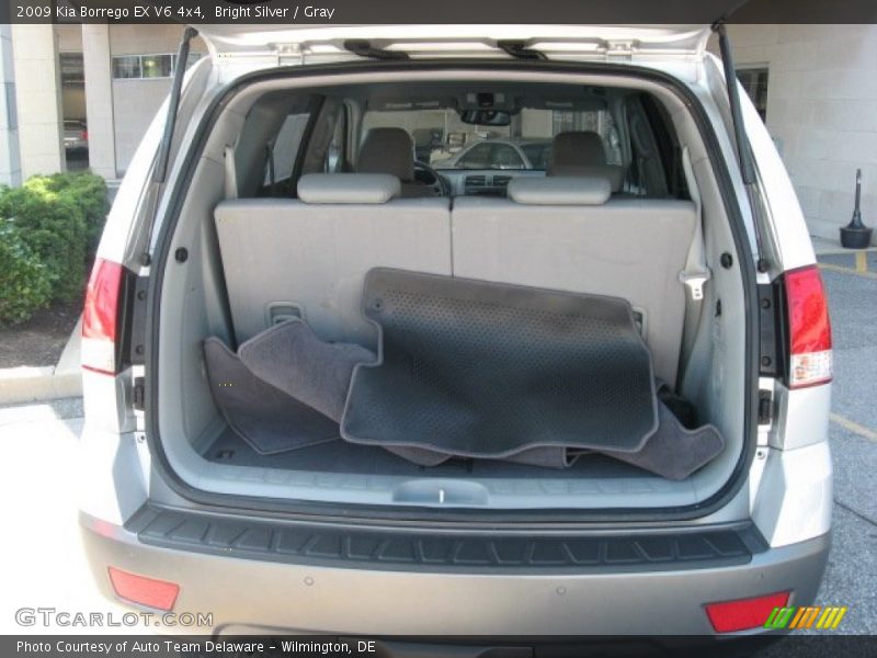 Bright Silver / Gray 2009 Kia Borrego EX V6 4x4