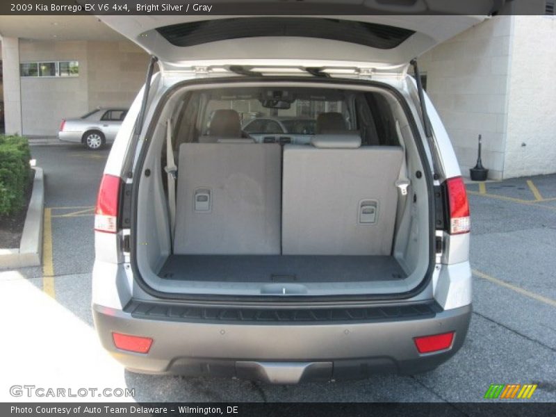Bright Silver / Gray 2009 Kia Borrego EX V6 4x4