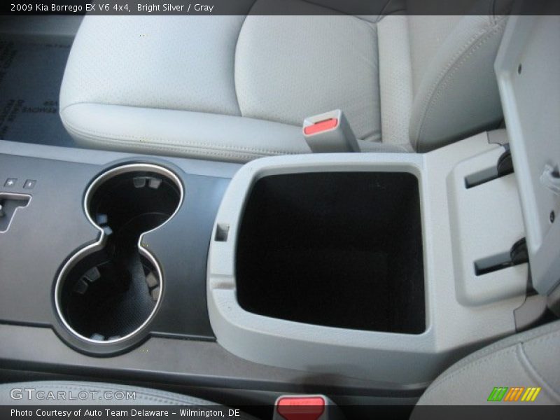 Bright Silver / Gray 2009 Kia Borrego EX V6 4x4