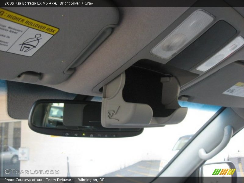Bright Silver / Gray 2009 Kia Borrego EX V6 4x4
