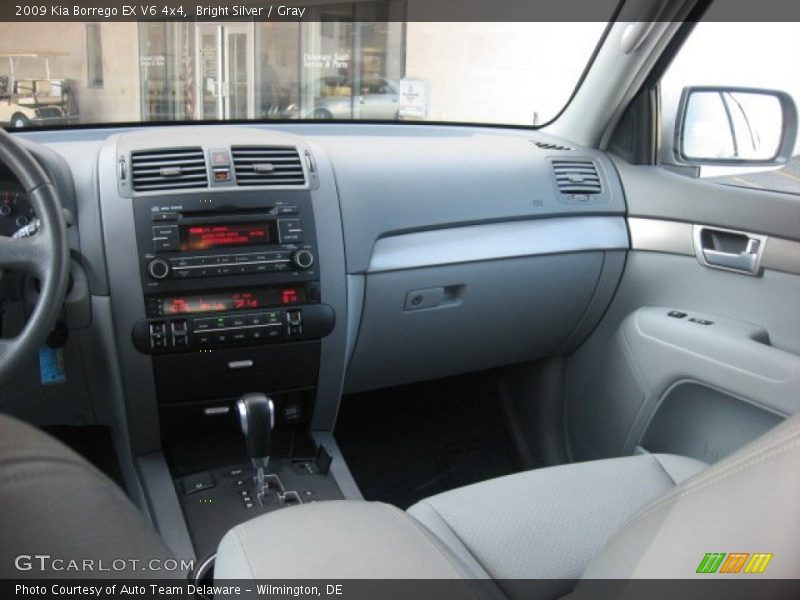 Bright Silver / Gray 2009 Kia Borrego EX V6 4x4