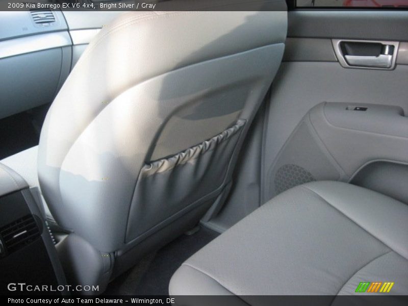 Bright Silver / Gray 2009 Kia Borrego EX V6 4x4