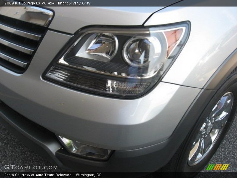 Bright Silver / Gray 2009 Kia Borrego EX V6 4x4