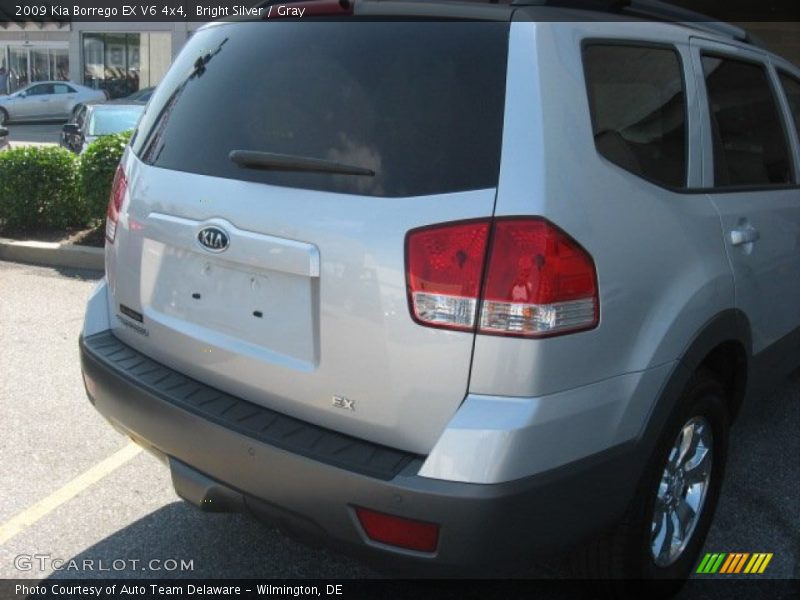Bright Silver / Gray 2009 Kia Borrego EX V6 4x4