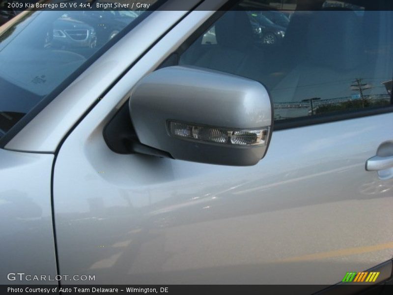 Bright Silver / Gray 2009 Kia Borrego EX V6 4x4