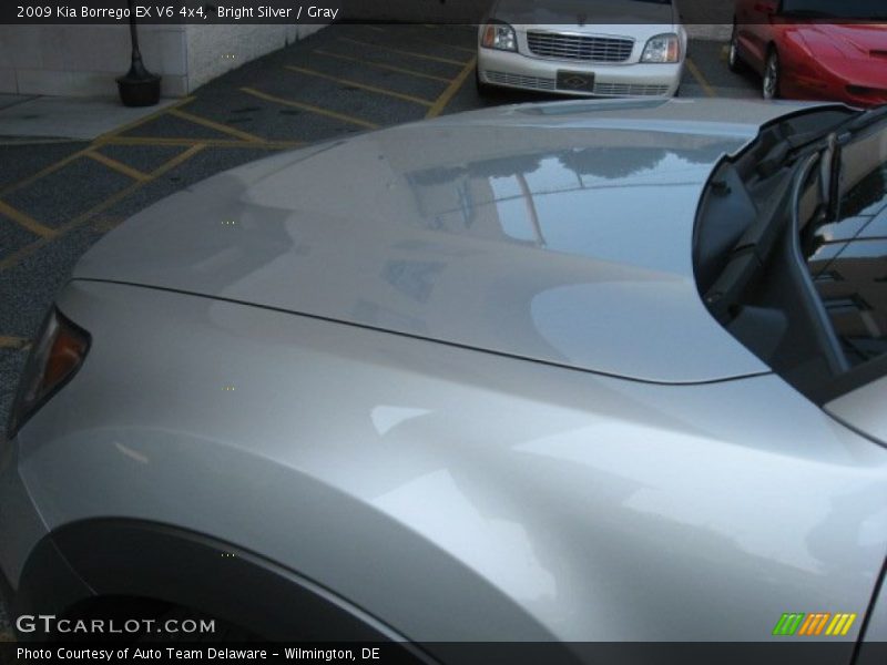 Bright Silver / Gray 2009 Kia Borrego EX V6 4x4