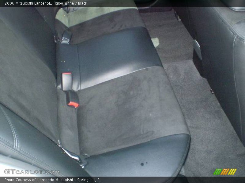 Igloo White / Black 2006 Mitsubishi Lancer SE