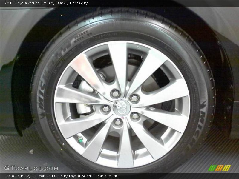 Black / Light Gray 2011 Toyota Avalon Limited