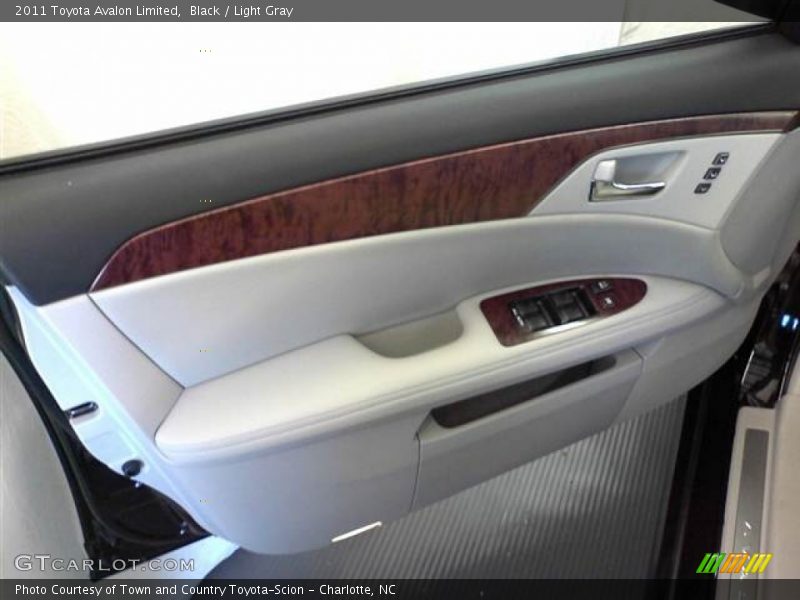 Black / Light Gray 2011 Toyota Avalon Limited