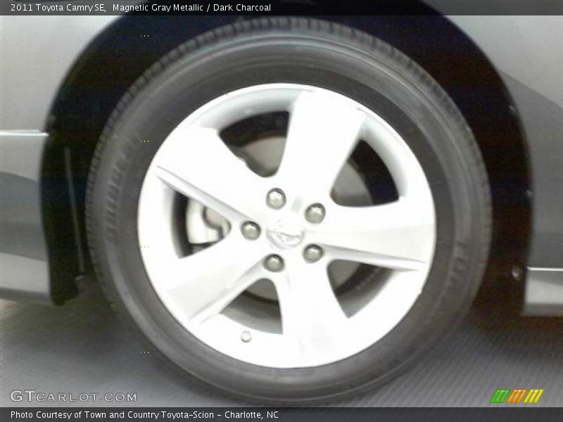 Magnetic Gray Metallic / Dark Charcoal 2011 Toyota Camry SE